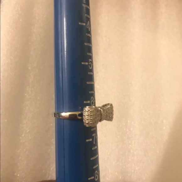 white sapphire Bow sterling silver ring - size-6.5 . - Picture 4 of 9